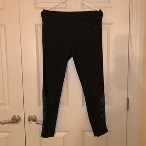 Black leggings with mesh side